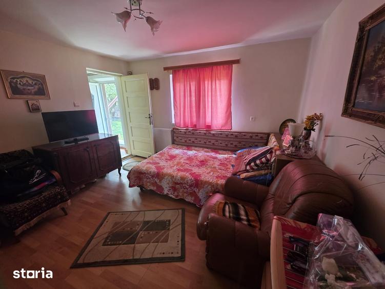 Casă cu 3 camere cu Teren 1079 Mp în Stâlpeni