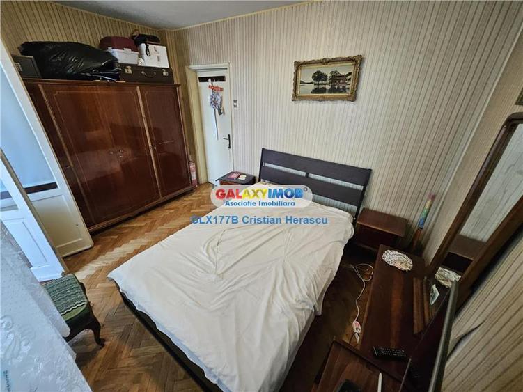 Apartament cu 3 camere semidecomandat, mobilat în Central
