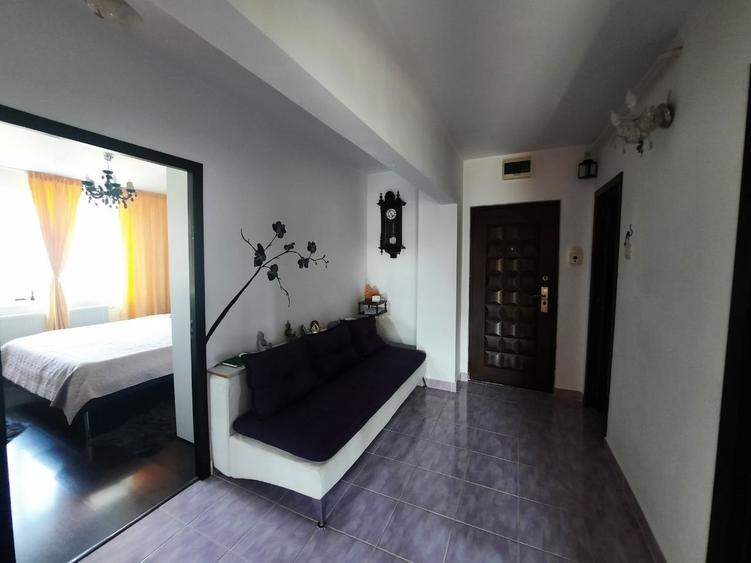 Apartament cu 3 camere decomandat în Mărăței