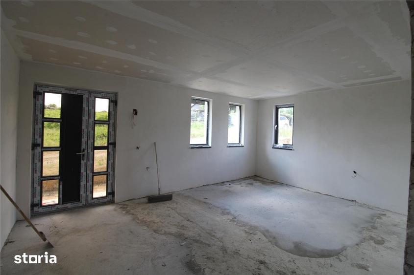 Casă cu 3 camere cu Teren 450 Mp în Bucium