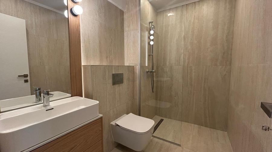 Apartament cu 3 camere decomandat în Barbu Văcărescu
