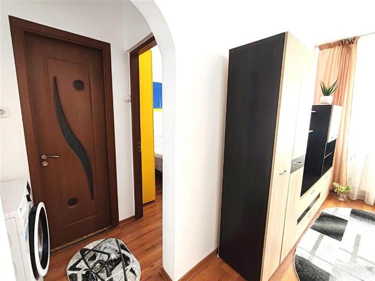 Apartament cu 2 camere semidecomandat în Florilor