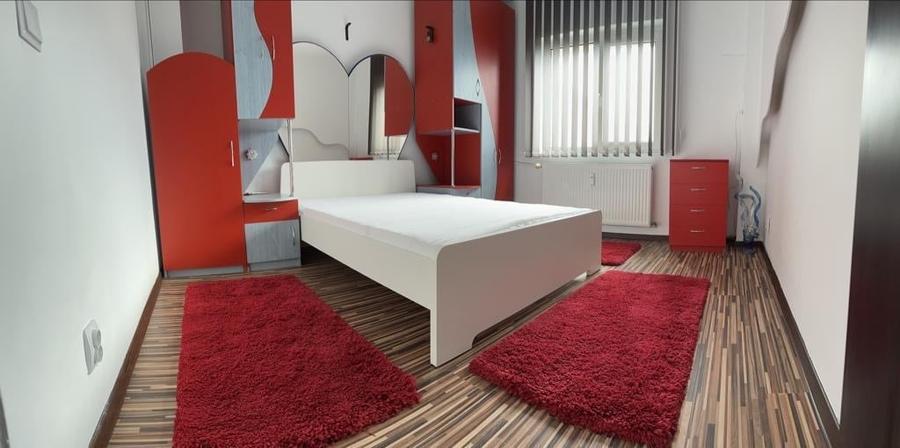 Apartament cu 3 camere decomandat în Lacul Tei