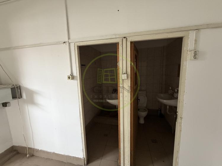 Spațiu comercial, de 307.85000610352 mp, în 1 Mai