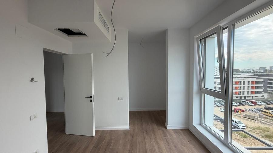 Apartament cu 3 camere semidecomandat în Pipera