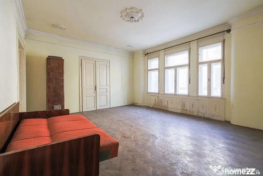 Casă cu 12 camere cu Teren 565 Mp în Ultracentral