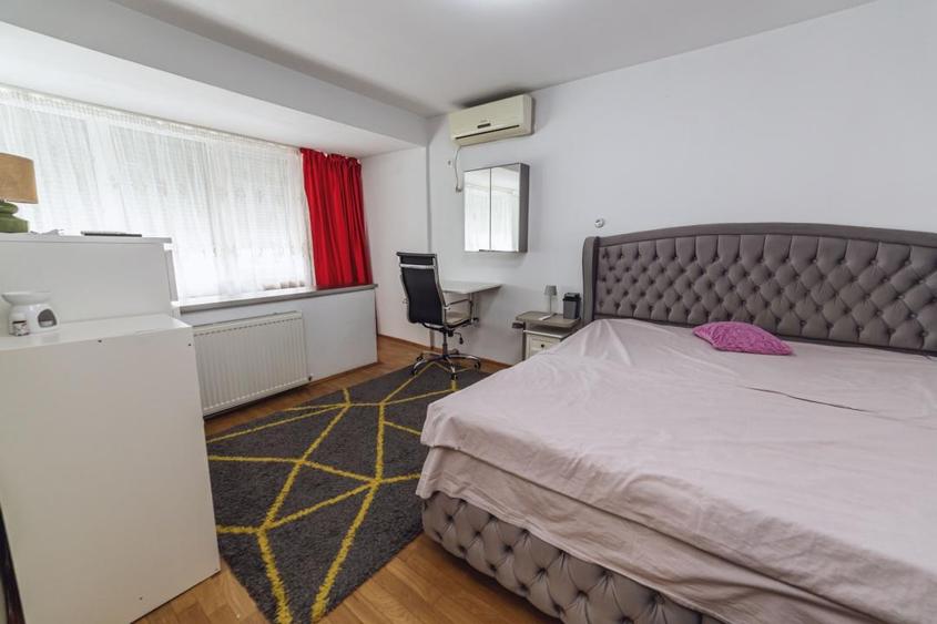 Apartament cu 3 camere semidecomandat, mobilat în Titan
