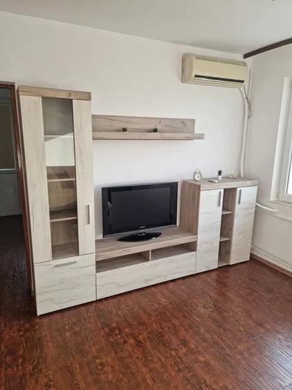 Apartament cu 2 camere semidecomandat, mobilat în 1 Mai