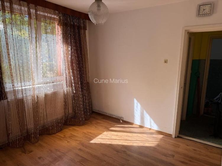 Vand apartament 2 camere semidecomandat