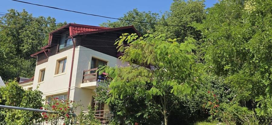 Casă cu 4 camere cu Teren 451 Mp în Central