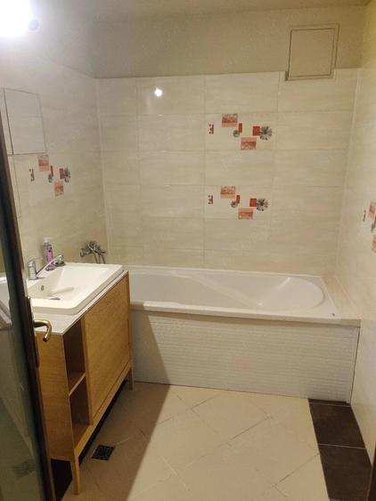 Apartament cu 3 camere decomandat în Micro 2