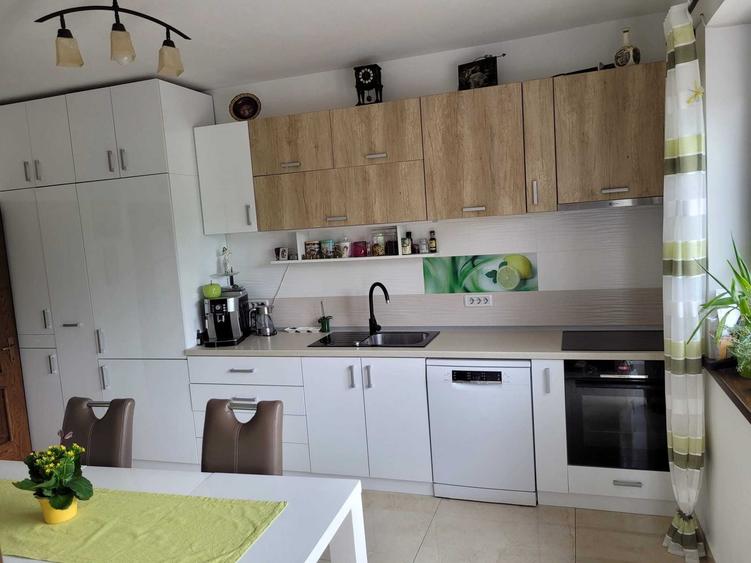 Casă cu 4 camere în Central