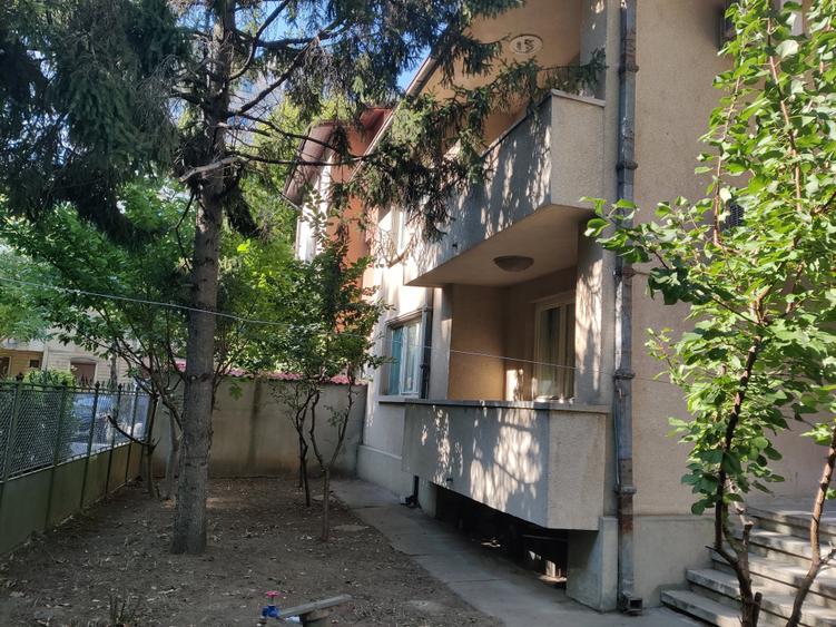 Casă individuală cu 4 camere cu Canalizare în Brâncoveanu
