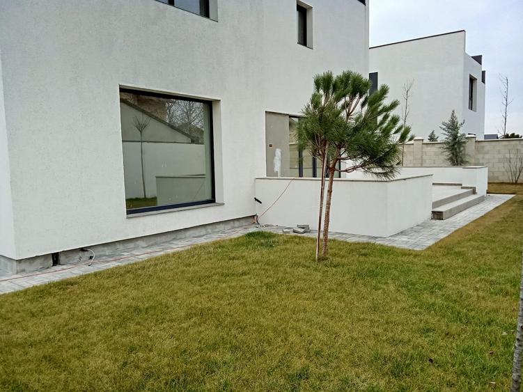 Casă individuală cu 5 camere cu Canalizare în Exterior Nord