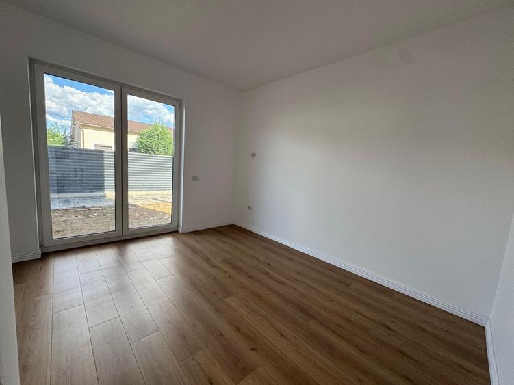 Apartament cu 2 camere în Plopi