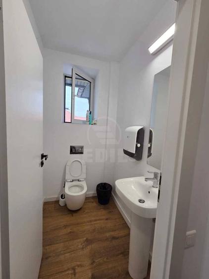 Casă cu 9 camere cu Teren 800 Mp în Central