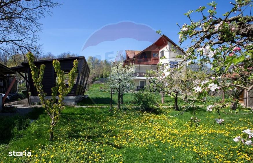Casă cu 3 camere cu Teren 1251 Mp în Săucești