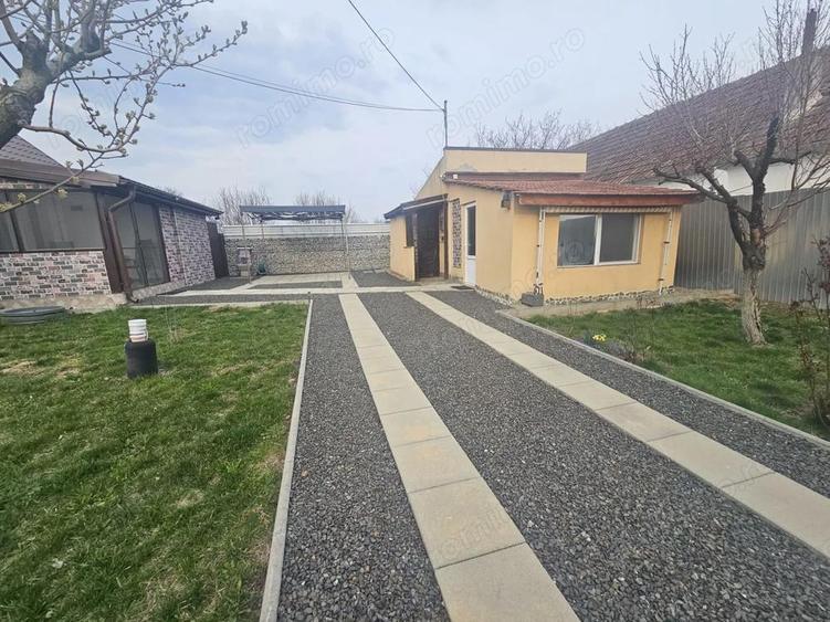 Casă cu 2 camere cu Teren 1667 Mp în Alioș