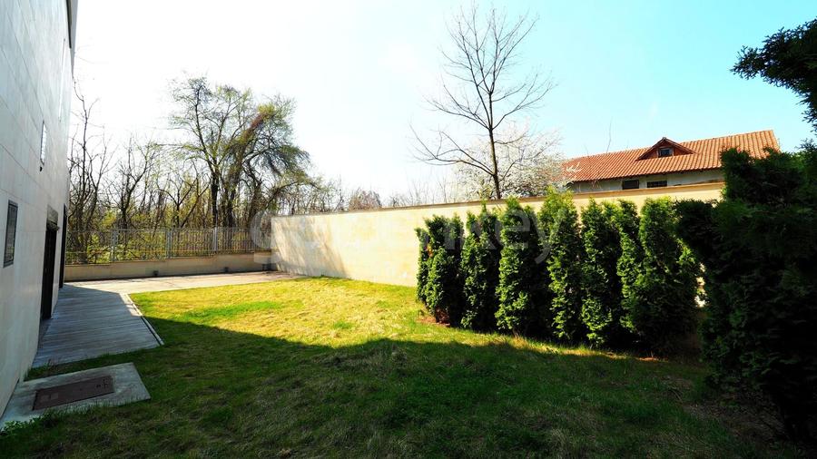 Casă individuală cu 10 camere cu Canalizare în Floreasca