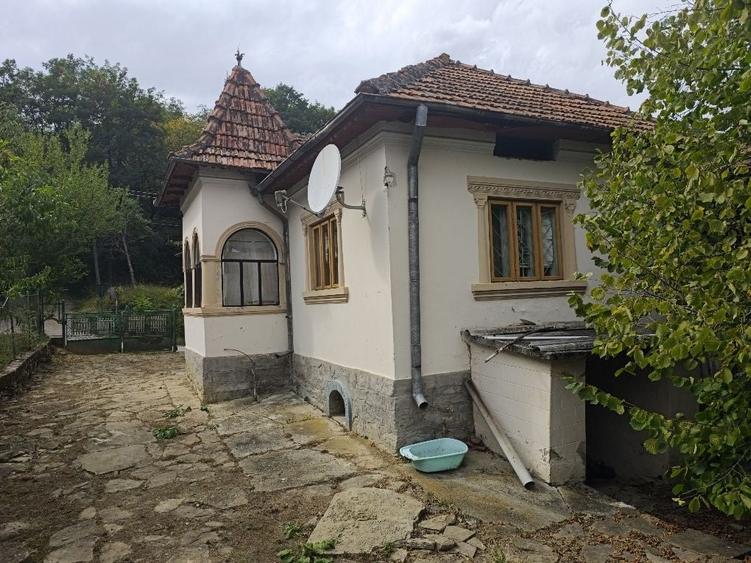 Casă cu 2 camere în Malu cu Flori