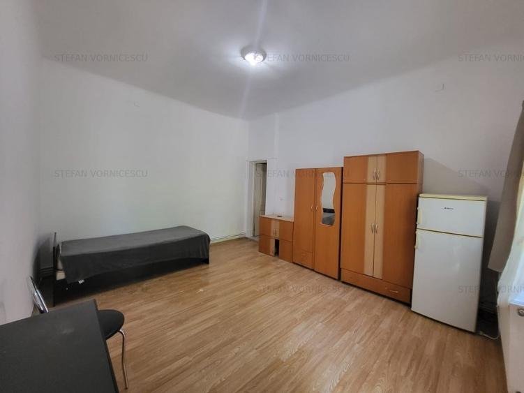Casă individuală cu 5 camere cu Canalizare în Copou
