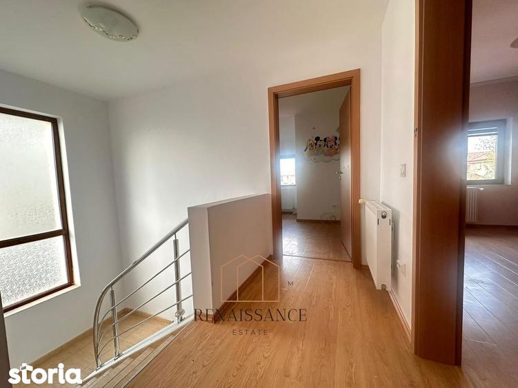 Casă cu 5 camere cu Teren 350 Mp în Dumbrăvița