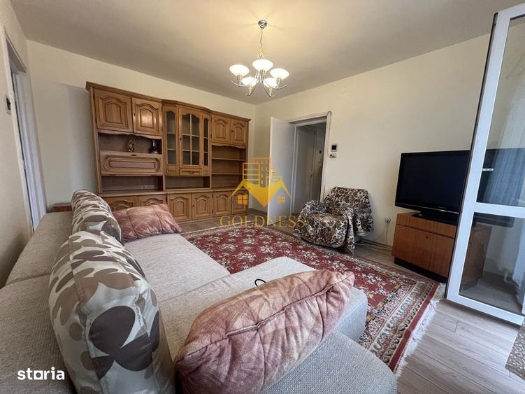 Apartament cu 3 camere semidecomandat în Horea