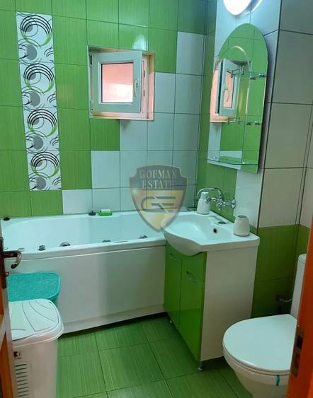 Apartament cu 4 camere decomandat în Faleza Nord