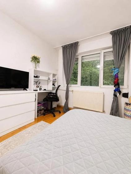 Apartament cu 3 camere decomandat în Apusului