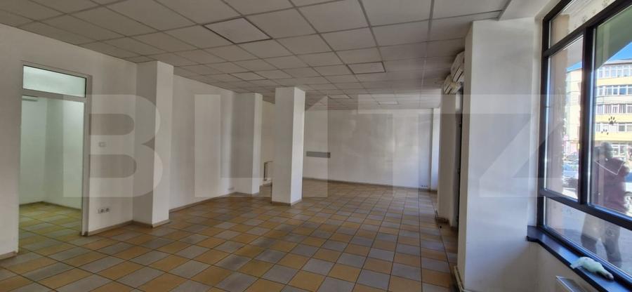 Spațiu comercial, de 82 mp, în Micro 11
