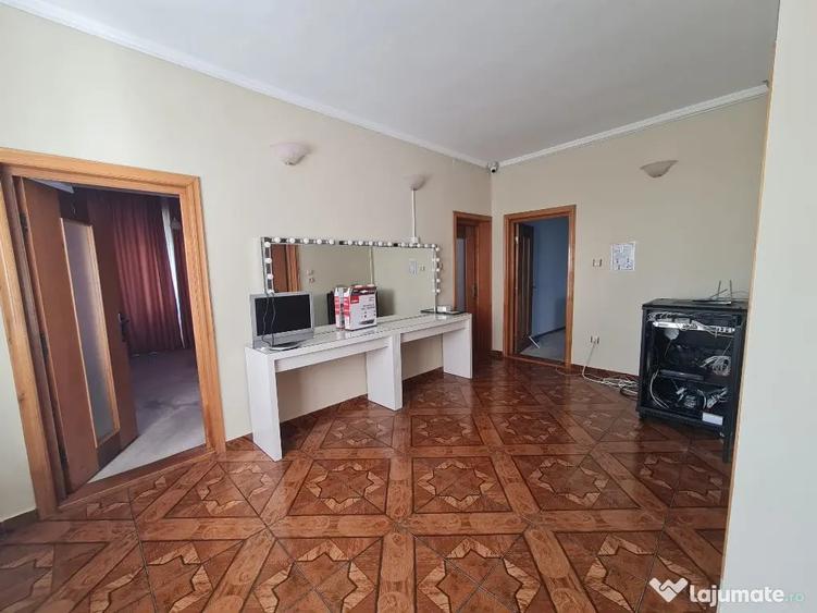 Spațiu comercial, de 275 mp, în Central