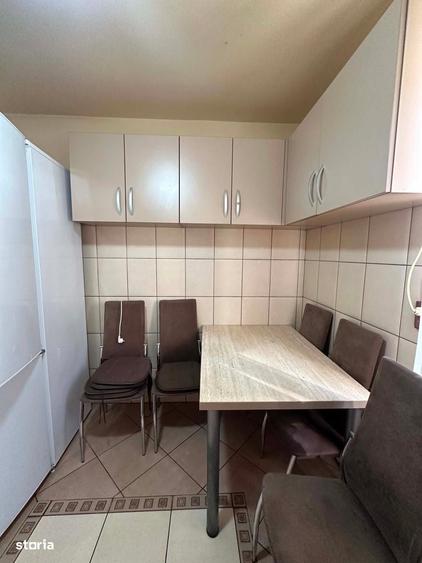 Apartament cu 3 camere semidecomandat în Careiului