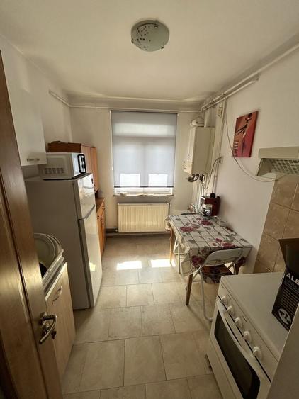 Apartament cu 2 camere decomandat în Frații Golești