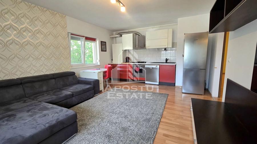 Apartament cu 3 camere decomandat, mobilat în Aradului