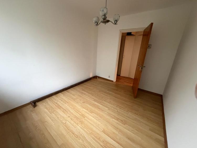 Apartament cu 3 camere semidecomandat în Titan