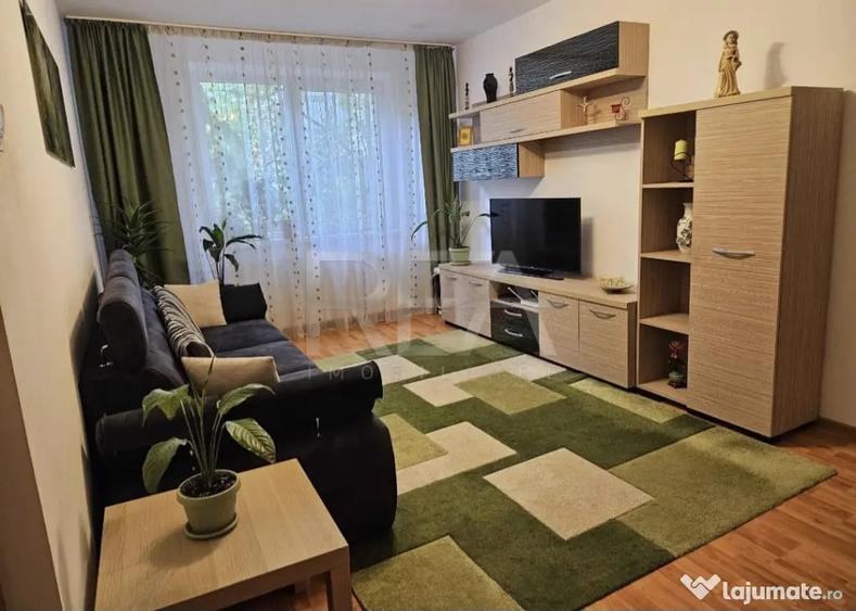 Apartament cu 3 camere semidecomandat în Gorjului