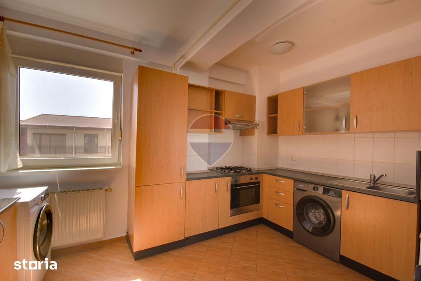 Apartament cu 4 camere decomandat în Aradului