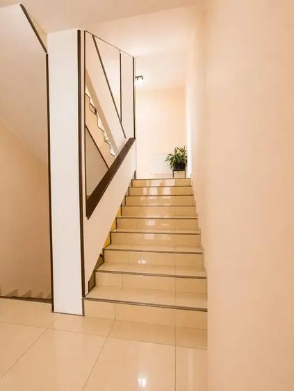 Casă individuală cu 12 camere cu Canalizare în Fundeni