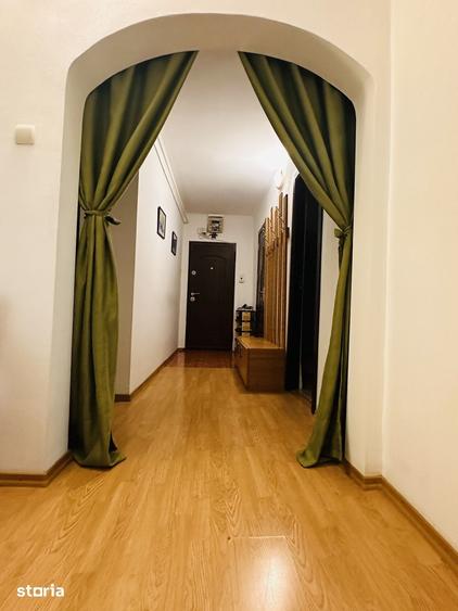 Apartament cu 4 camere decomandat în Central