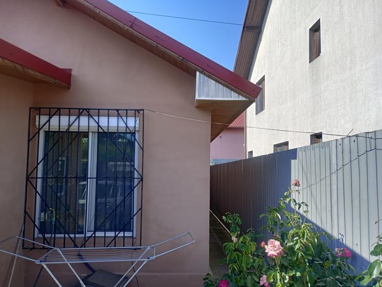 Casă individuală cu 3 camere cu Canalizare în Central