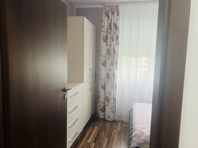 Apartament cu 3 camere decomandat în Lipovei