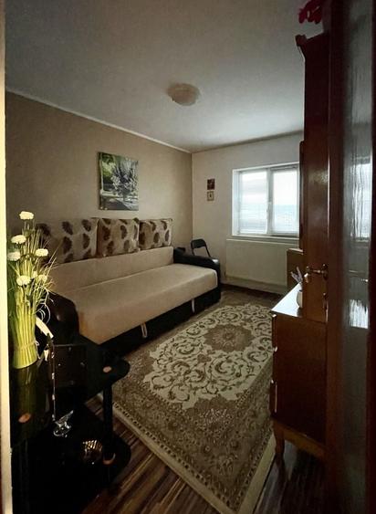 Apartament cu 3 camere decomandat în Bârlad