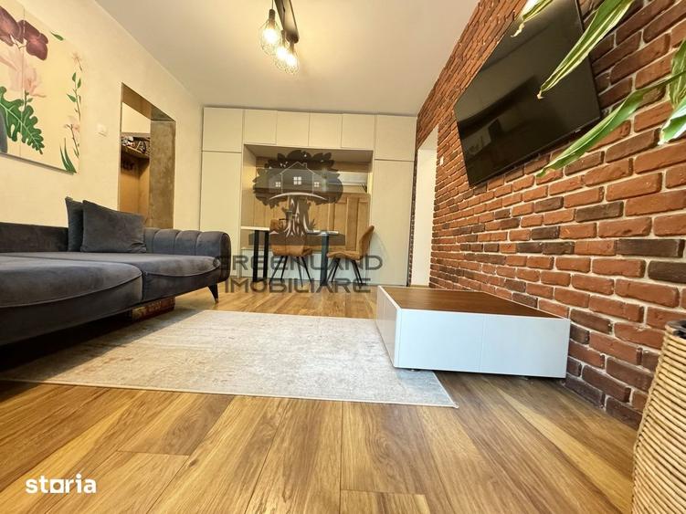Apartament cu 3 camere semidecomandat în Podu Roș