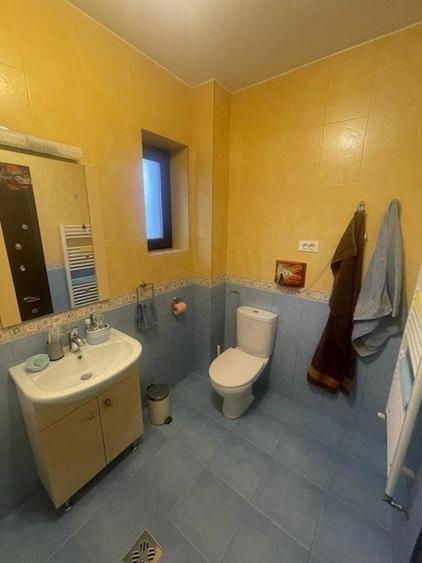 Casă individuală cu 4 camere cu Garaj în Florești