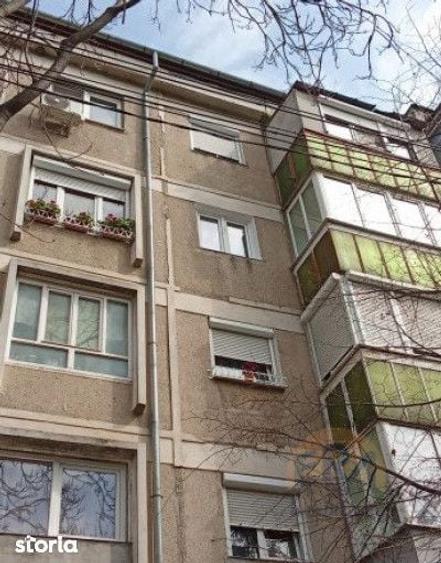 Apartament cu 3 camere decomandat în Nufărul