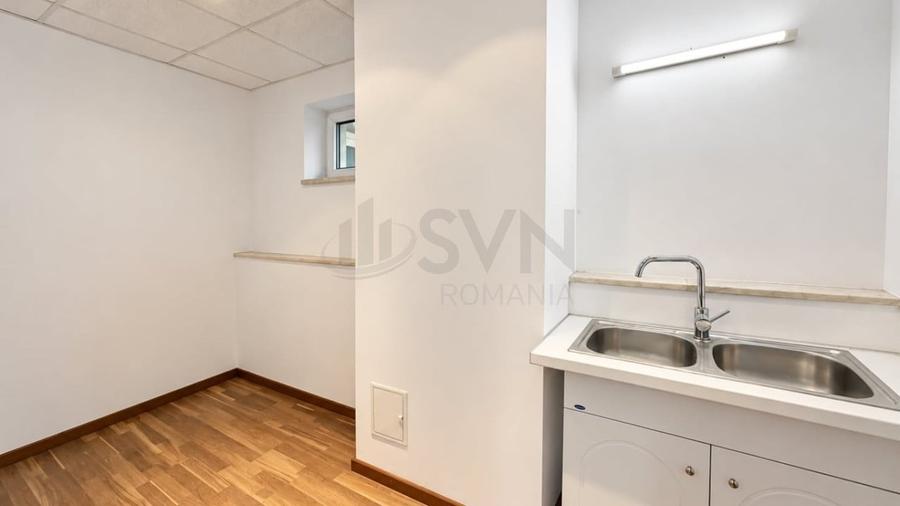 Apartament cu 8 camere decomandat în Kiseleff