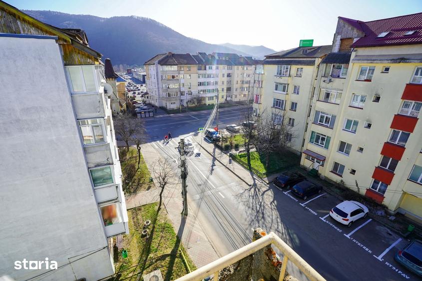 Apartament cu 3 camere, mobilat în Precista