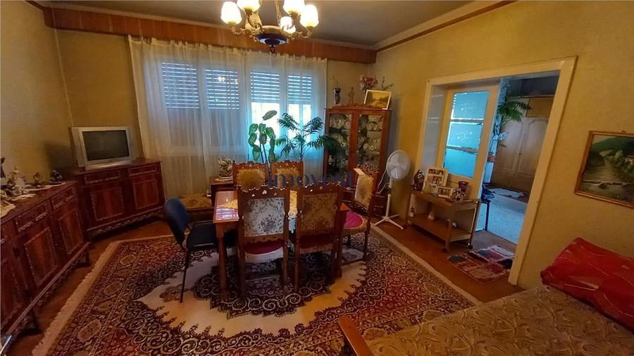 Apartament cu 3 camere semidecomandat în 14 Mai