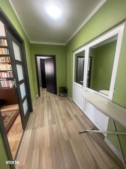 Apartament cu 4 camere în Craiovița Nouă