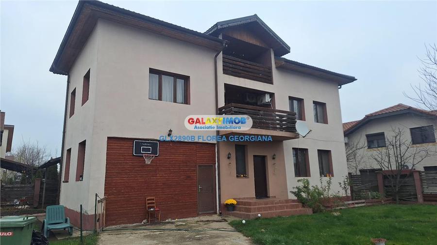 Casă cu 8 camere cu Garaj în Odăi